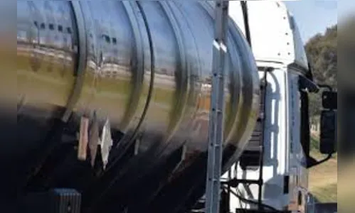 Caminhão carregado com óleo diesel é roubado na BR-376