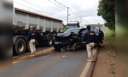 Após fuga e acidente, PRF recupera no Paraná caminhonete roubada em SP; assista