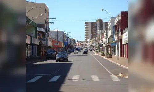 Aglomeração de pessoas na Praça do Café em Jandaia do Sul mobiliza equipe da PM