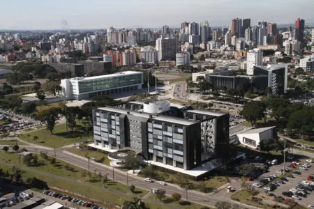 Além do próprio salário, a medida inclui a remuneração do vice-governador, secretários de Estado, controlador-geral, superintendentes e diretores. (Foto: AEN)