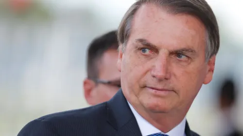 Bolsonaro sanciona lei que libera telemedicina, mas veta receitas virtuais