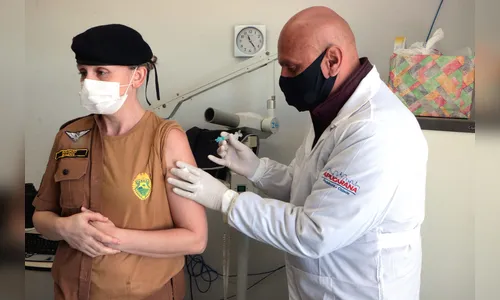 Apucarana leva vacina às forças de segurança e aos trabalhadores do transporte coletivo