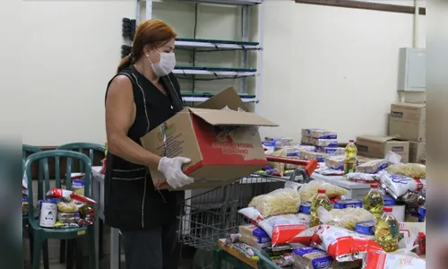 Escolas da rede estadual distribuem kits da merenda