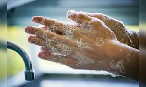 Saúde: Menos da metade de adultos adota todas as medidas de prevenção à covid-19