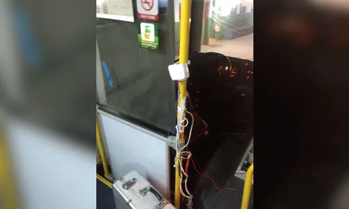 Homem é preso após ameaçar explodir ônibus para assaltar passageiros, em Almirante Tamandaré 