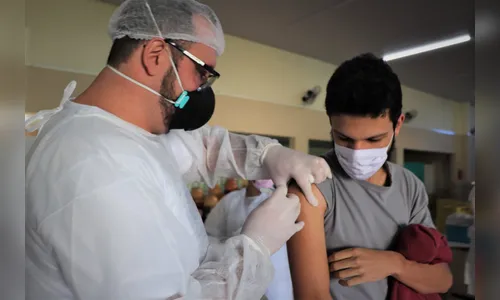 Vacinação contra a gripe acontece no Salão da Igreja Santo Antônio em Arapongas nesta quarta
