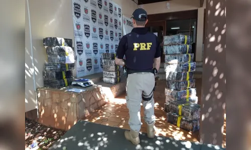 PRF prende dupla com 467 quilos de maconha em Arapongas (PR) e recupera dois carros roubados