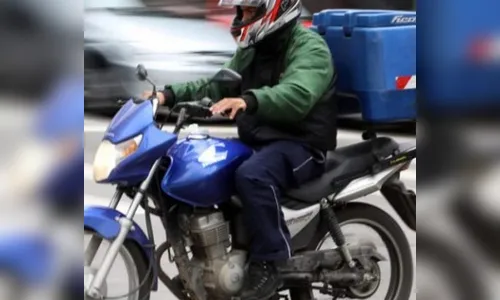 Entregador de lanches é preso após denúncia de tráfico de drogas