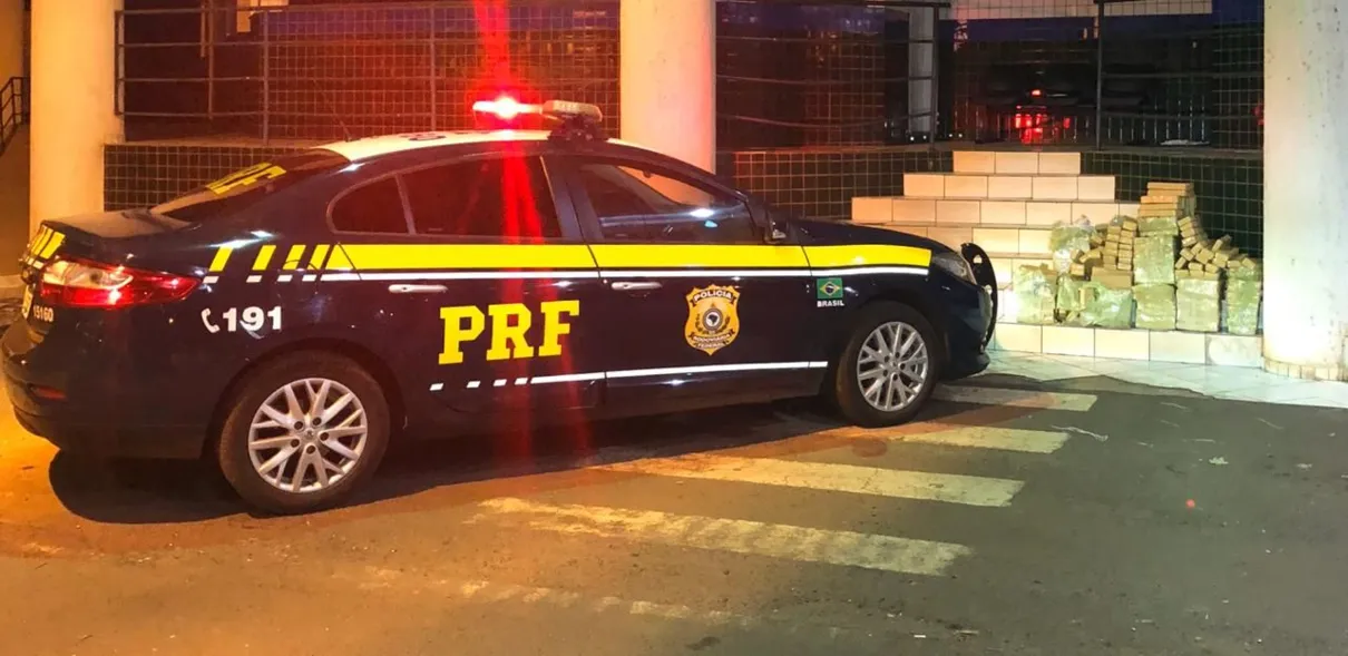 Traficante é preso após capotar carro com 208 kg de maconha, no Paraná