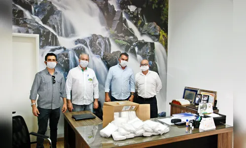 Prefeitura de Faxinal recebe doação de mil máscaras cirúrgicas do Sicredi