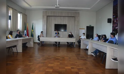 Prefeitura de Ivaiporã discute com associação comercial reabertura do comércio na segunda-feira