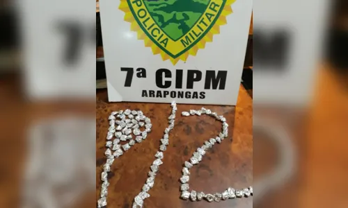 
						
							Mulher é presa com 95 pedras de crack em Arapongas
						
						