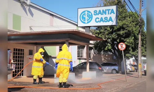 Sanepar e Controle de Endemias realizam serviços de desinfecção para enfrentamento da Covid-19, em Arapongas