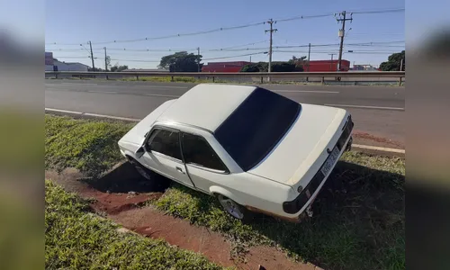 Carro abandonado na BR 369 é recolhido pela PRF