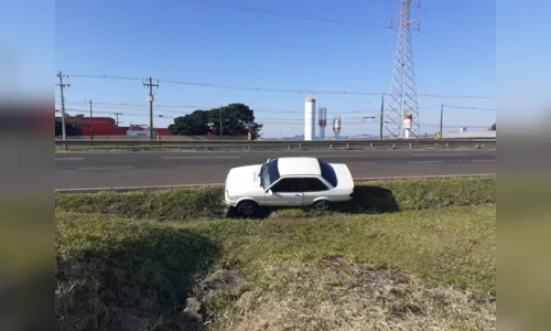 
						
							Carro abandonado na BR 369 é recolhido pela PRF
						
						