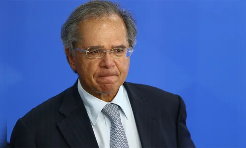 Servidor deve fazer sacrifício e não pedir aumento por 1 ano e meio, diz Guedes