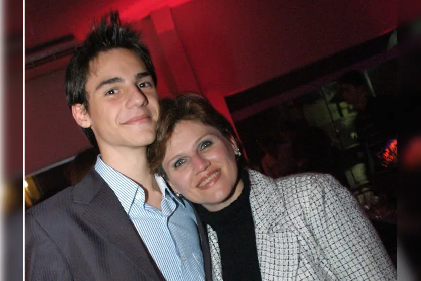   Daniel junto da mãe Rosângela Sartori Borges  