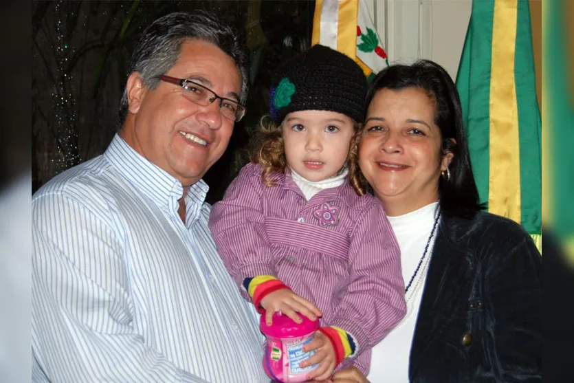   Almir Batista dos Santos junto da esposa Luzinete e a neta Ana Beatriz  