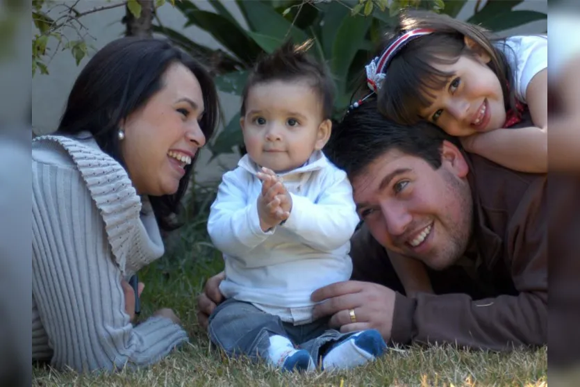   Fernanda e Luciano Merino, com os filhos Otávio e Giovana 