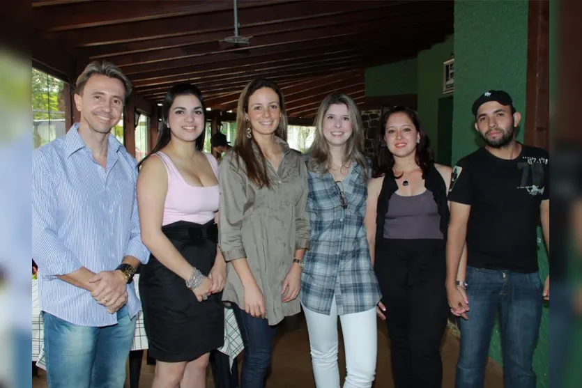   Evandro Mourão, Nayara Fernandes, Paula Moreira, Priscila Alves, Débora Joana e Rodrigo Barto 