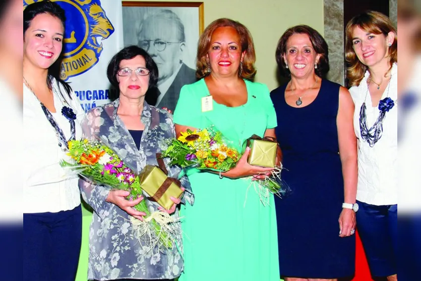  Adriana Palú, com as homenageadas Isabel Ortega e Liza Ganem, e as domadoras Sônia Balan e Josiany Souza  