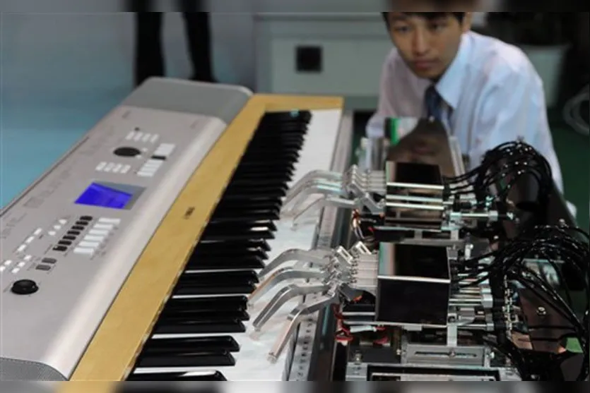   O 'Piano Robot' é um robô desenvolvido para tocar piano com perfeição. A máquina faz parte dos 300 robôs que 66 expositores levaram para a Feira Internacional de Robôs de Taipei. 