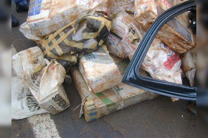   700 quilos de maconha foram encontrados pela policia 