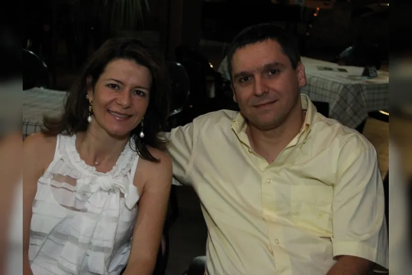   Andrea e o esposo Marcos Usso apreciaram deliciosa Paella recentemente em restaurante movimentado da city  