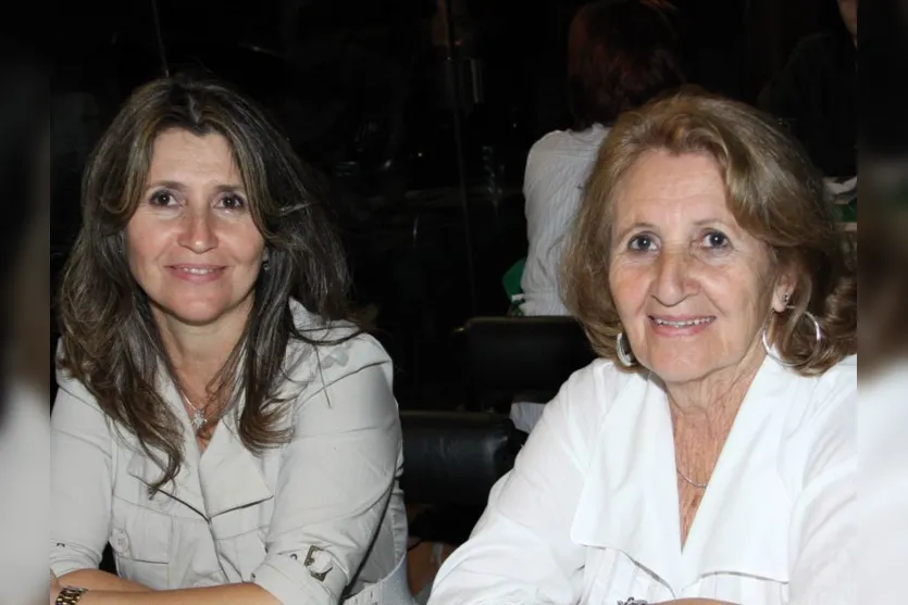   A empresária Enilsa Benatatti e Francelina Colombo deram um tempo para o bate-papo 