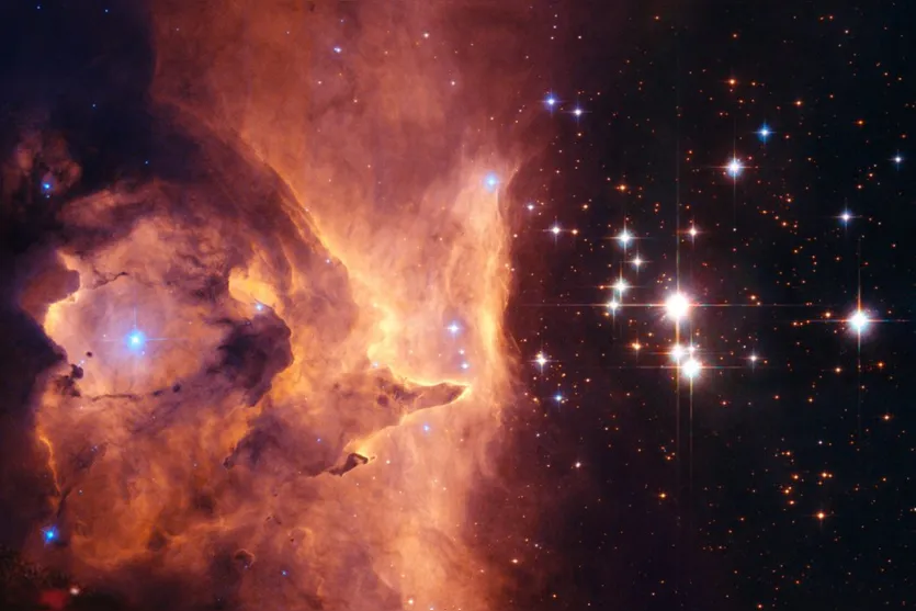   O aglomerado de estrelas Pismis 24 encontra-se no núcleo da grande nebulosa NGC 6357, que se estende no céu na direção da constelação de Escorpião 