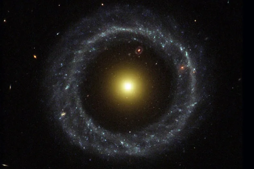   Anel de estrelas fotografado pelo telescópio Hubble 