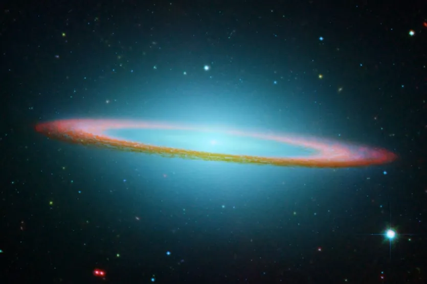   Galáxia Sombrero, localizada a aproximadamente 28 milhões de anos-luz de distância da Terra 