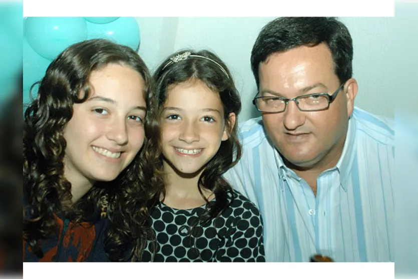   Paulo Henrique Martinho Gerônimo ao lado das filhas Renata e Eduarda Tannuri Gerônim 