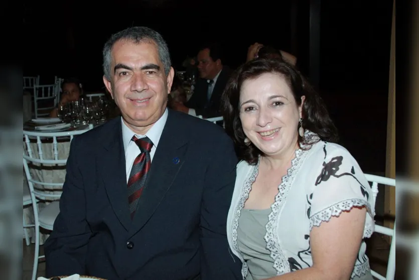   Entre os casais que prestigiaram o jantar dos engenheiros e arquitetos, Luiz Antônio e Célia Bovo 