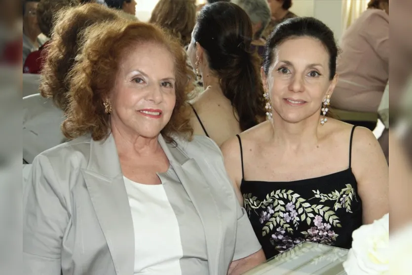   A elegância de Maria Sacchelli e Maria Cristina Sacchelli Ribeiro, fotografadas durante o aniversário de Olga Kuster 