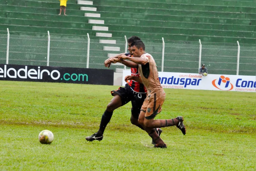   No Estádio dos Pássaros, o Arapongas ganhou do Cascavel por 2 a 0 