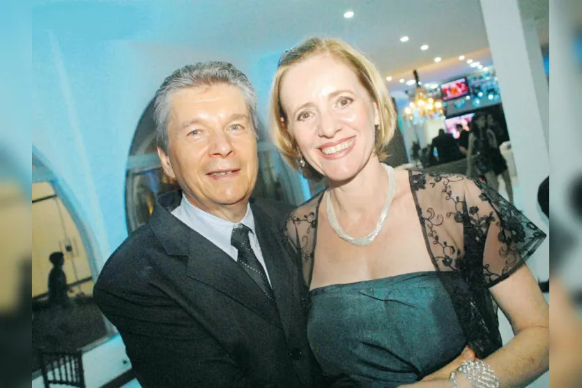  O  médico Alberto Fornazieri e a esposa, a artista plástica Marineide flagrados no Buffet Porto da Serr 