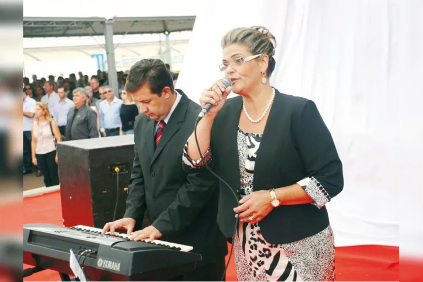   Rosane Graça e o maestro Allyson Martins Cunha  
