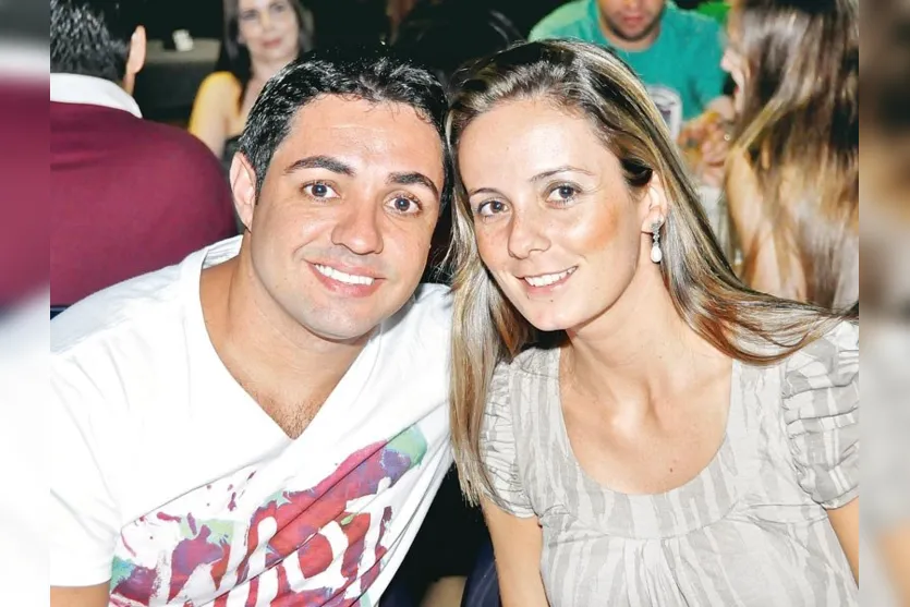   José Luiz Freitas e Paula Moreira, fotografados em ponto gastronômico de Apucarana  