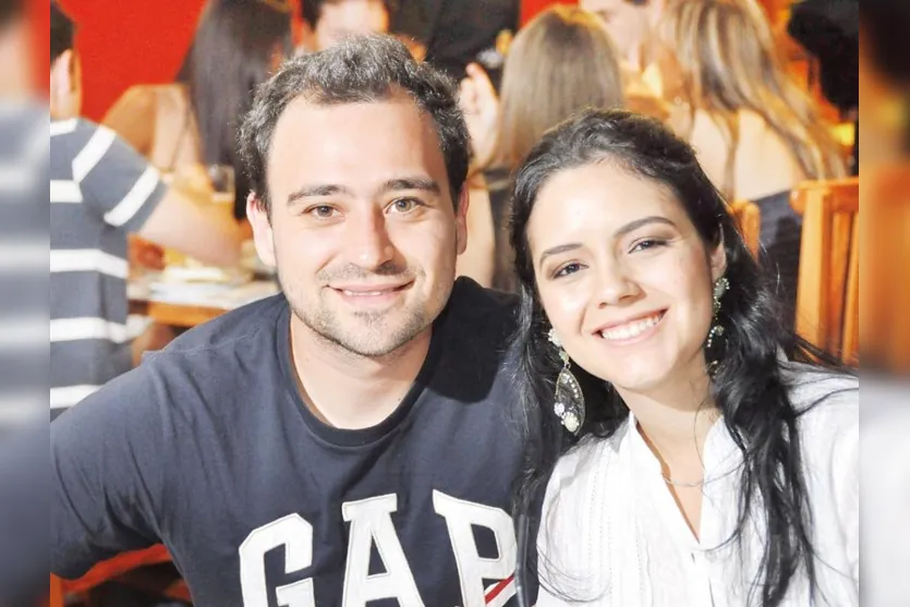   Alécio Henrique Colombo e Raquel Perin de Almeida, clicados em ponto gastronômico  