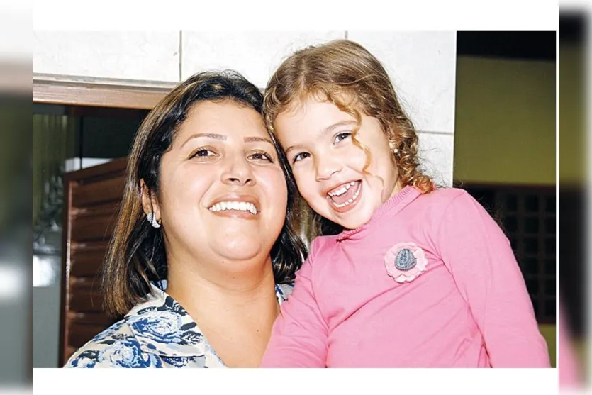   Ana Beatriz ganha o colinho da mamãe Cristiane Viana dos Santos Bortolo 