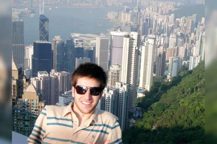   O apucaranense Ruan Silva passa dias em Hong Kong, na China  