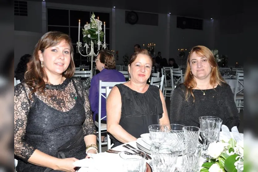   Silvia Bertoli, Neide Toledo e Claudia Coco, fotografadas em recente jantar no Montevila 
