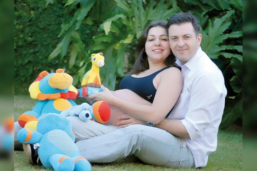   Cléverson Nonis e Renata Tondato estão ansiosos para a chegada do primeiro filho, Miguel, que deve ganhar colinho dos pais em agosto 