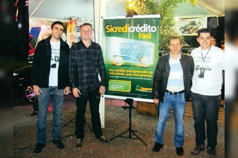   Renato Lazareti Venancio, Rudenei Fischer, Agnaldo Esteves e Jorge Kawai, da equipe do Sicredi Agroempresarial, esteve presente na 17ª Festa da Cerejeira 