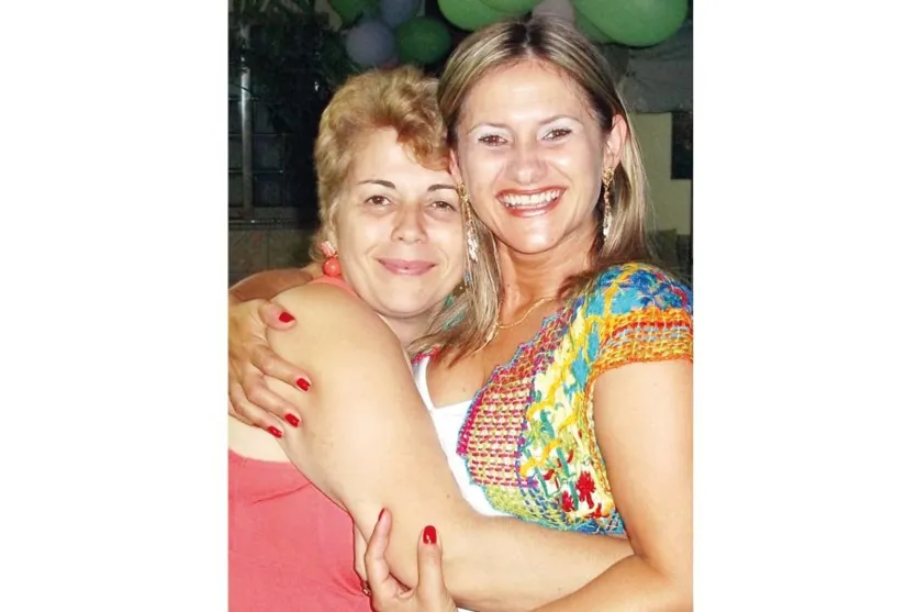   As irmãs Solange de Souza Gardini e Salete Roveri Alves ganham registro em momentos de descontração 