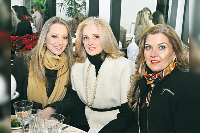   Em evento que reuniu várias mulheres, clicamos Camilla, Edilene, Silvia Camini (Foto Nikkon Digital)  