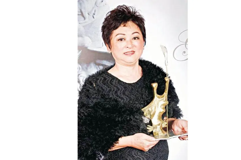  Destaque para Neusa Nogami, que atua há 35 anos como cabeleireira e recebeu o prêmio Guerreiro do Comércio em Curitiba. O troféu foi confeccionado pelo artista plástico Luiz Gagliastri.  