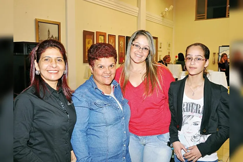   Isabel Fávaro, Vilma Ruy, Luciana Cunha e Jhenyfer Cunha  