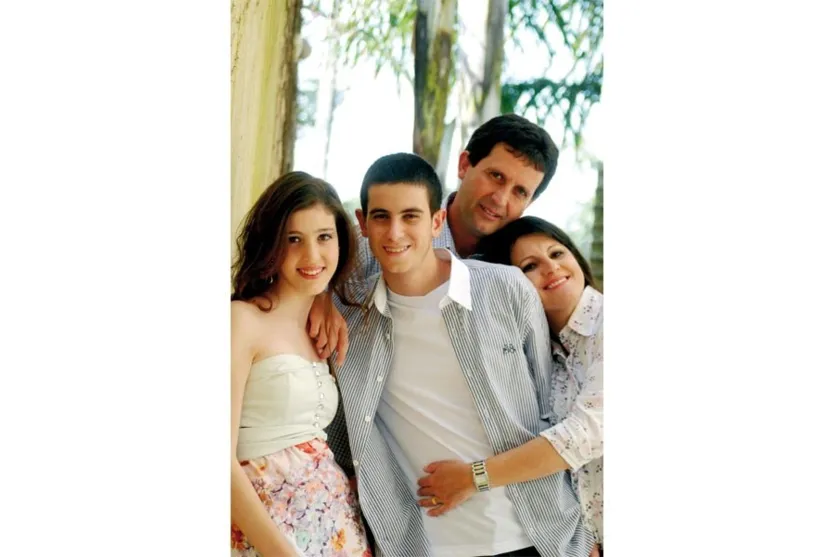   Destaque para família reunida: Pedro e Dulce de Marco, com os filhos Felipe e Rafaela 